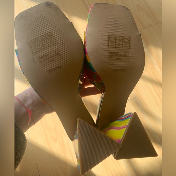 NWOT Bamboo Disco Rainbow Tie Dye Heels - Picture 4 of 4